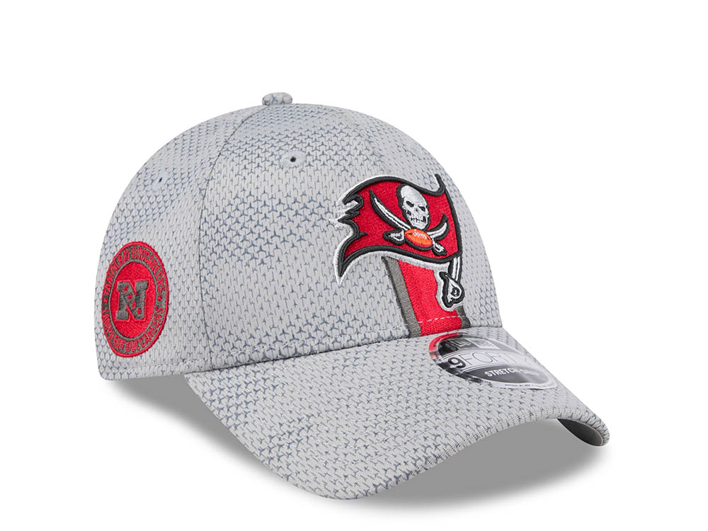 New Era Tampa Bay Buccaneers Sideline 2024 9Forty Stretch Snapback Cappellini