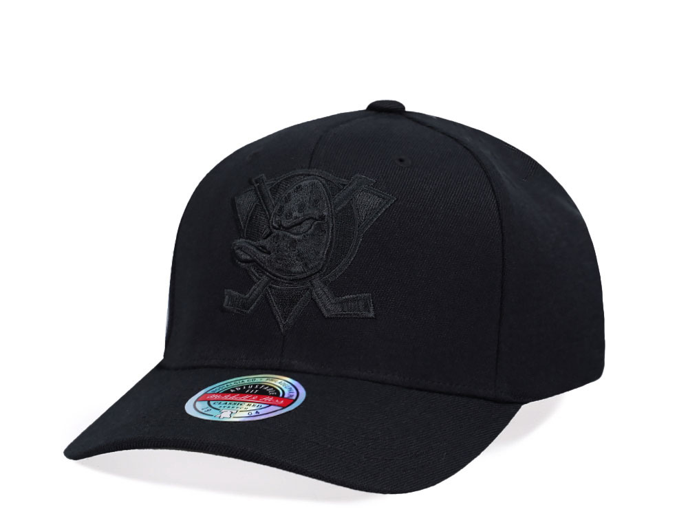 Mitchell & Ness Anaheim Ducks Black On Black Logo Classic Red Snapback Casquette