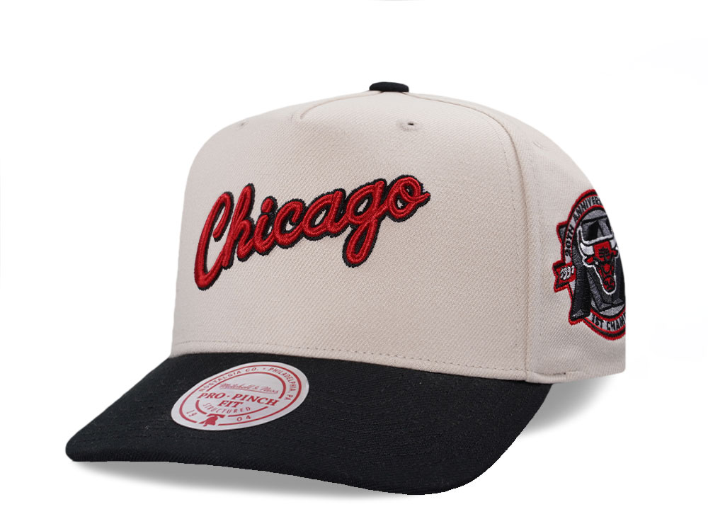 Mitchell & Ness Chicago Bulls 1st Championship Two Tone Pro Pinch A Frame Snapback Casquette