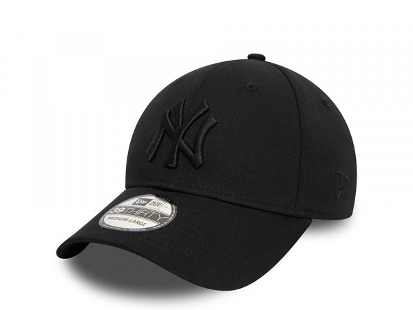 New Era New York Yankees League Essential Black 39Thirty Strapback Cap